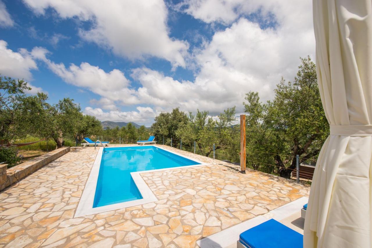 Hakuna Matata Holidays Wooden Lodge With Airco & Pool In Greek Olive Grove Methoni  Exterior foto